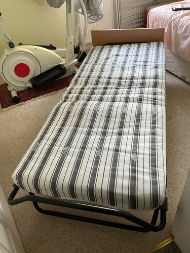 Single size fold bed vgc - size,